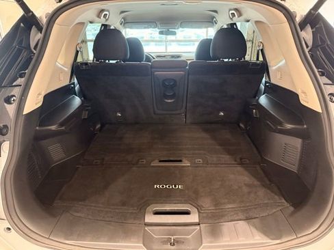 Used 2018 Nissan Rogue SV AWD/4WD image 8