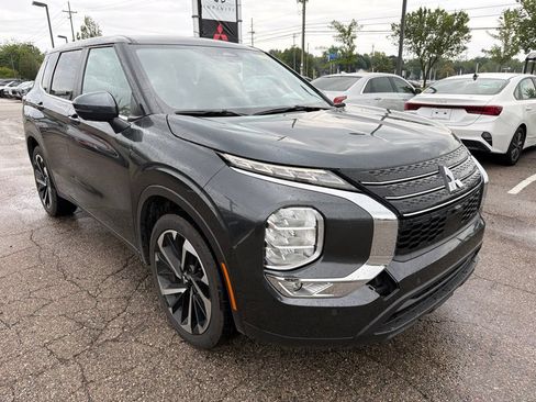 Used 2024 Mitsubishi Outlander SE FWD image 3