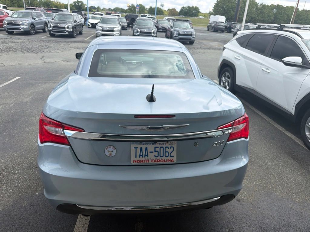 Used 2014 Chrysler 200 Limited FWD image 10