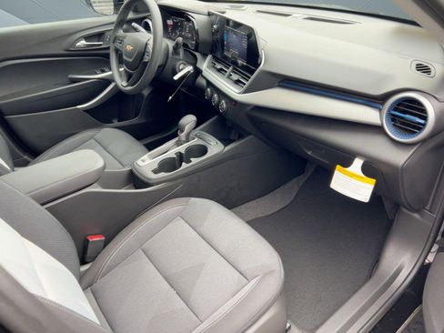 New 2026 Chevrolet Trax LS w/ LS Convenience Package FWD image 33