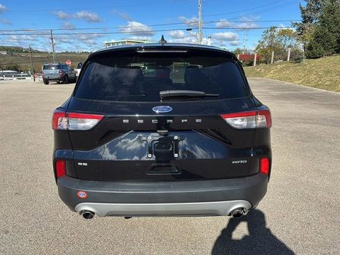 Certified 2022 Ford Escape SE w/ Convenience Package image 3