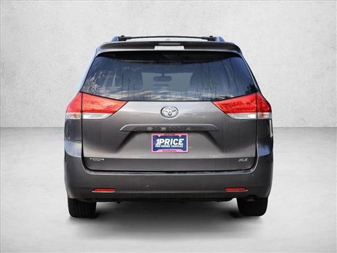 Used 2012 Toyota Sienna XLE FWD image 6