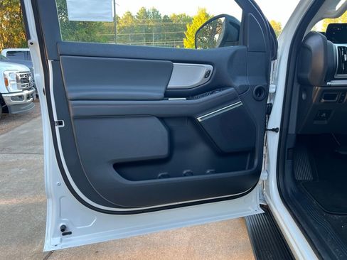 New 2025 Ford Expedition Active image 11