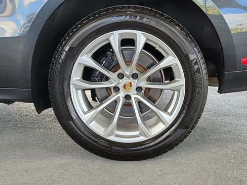 Used 2023 Porsche Macan Turbo AWD/4WD image 5