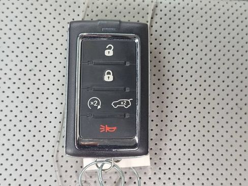 Used 2022 Jeep Grand Cherokee Overland AWD/4WD image 35