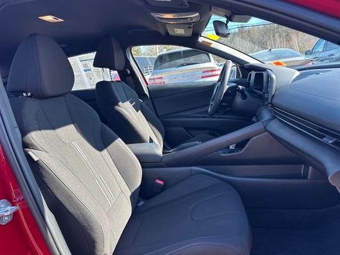 Certified 2025 Hyundai Elantra Sport image 23