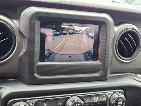 Used 2022 Jeep Gladiator Sport image 19