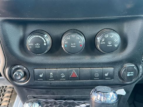 Used 2012 Jeep Wrangler Unlimited Rubicon w/ Connectivity Group AWD/4WD image 19