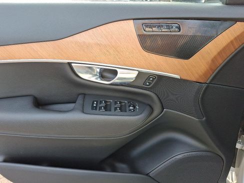 Used 2021 Volvo XC90 T8 Inscription Expression w/ Climate Package image 12