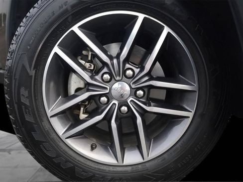 Used 2017 Jeep Grand Cherokee Limited AWD/4WD image 3