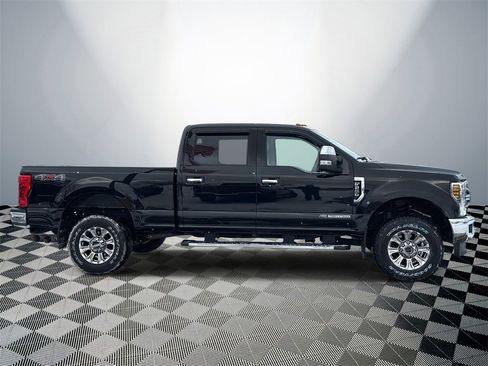 Used 2019 Ford F250 XLT w/ XLT Premium Package image 5