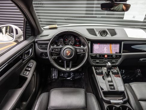 Certified 2023 Porsche Macan AWD/4WD image 12