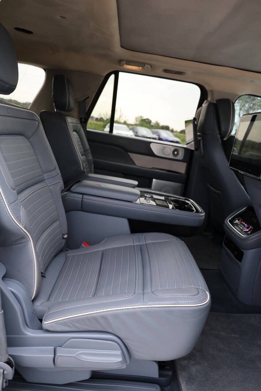 Used 2020 Lincoln Navigator L Black Label w/ Cargo Convenience Package AWD/4WD image 15