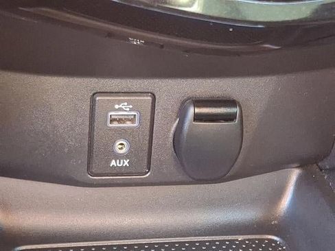 Used 2017 Nissan Rogue SV image 24