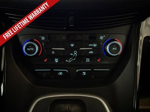 Used 2017 Ford C-MAX Energi Titanium FWD image 33