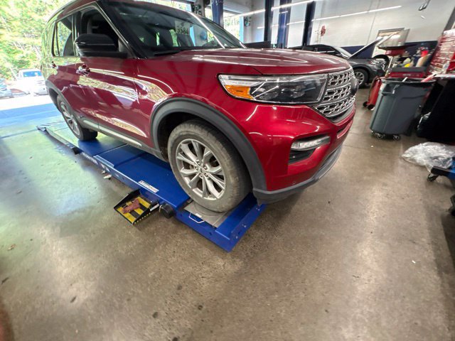 Used 2021 Ford Explorer Limited w/ Equipment Group 301A AWD/4WD image 23