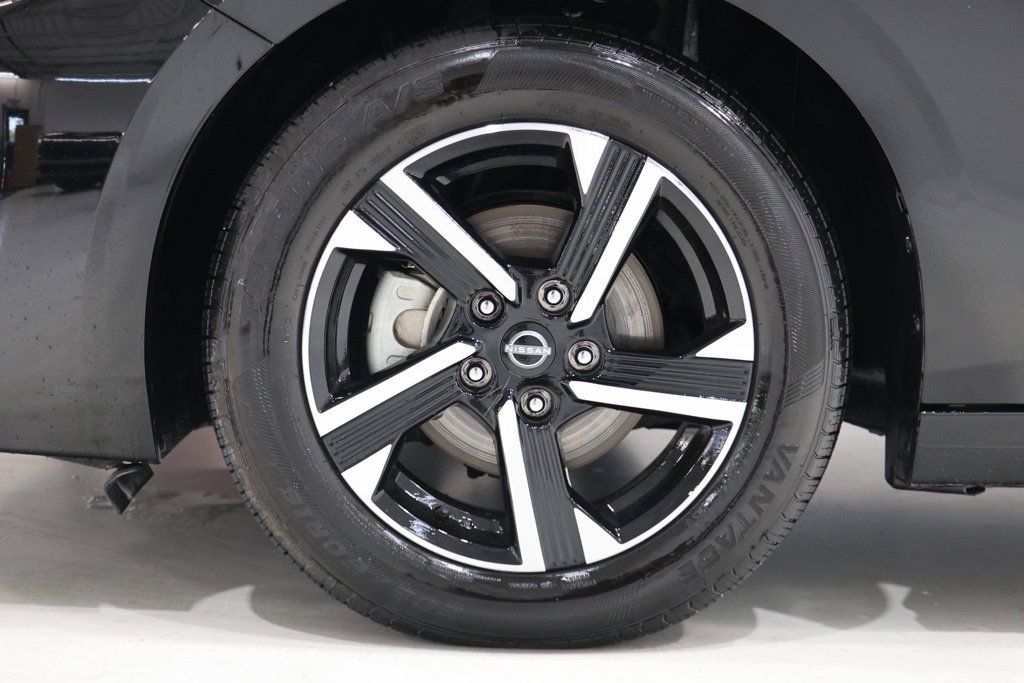 Used 2025 Nissan Sentra SV FWD image 9