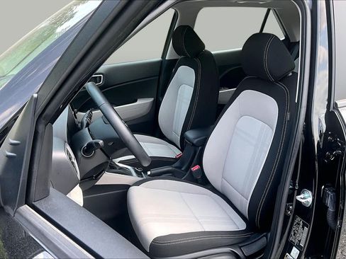 Used 2025 Hyundai Venue SEL FWD image 7