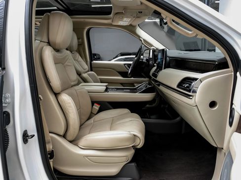 Used 2021 Lincoln Navigator Reserve image 31