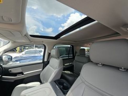 Used 2025 Ford Expedition Active AWD/4WD image 14