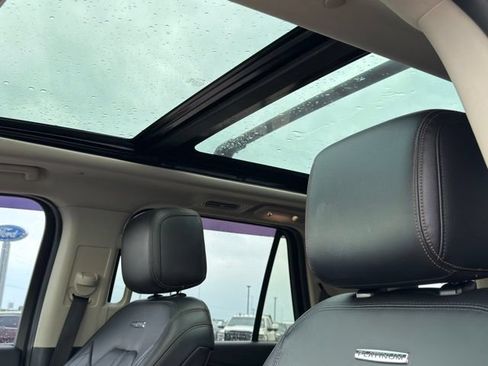 Used 2018 Ford Expedition Platinum AWD/4WD image 18