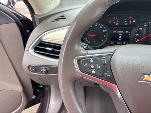 Used 2020 Chevrolet Malibu LT w/ Leather Package FWD image 17