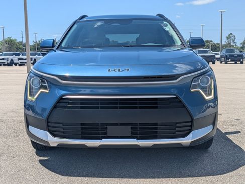 Certified 2024 Kia Niro EX FWD image 3