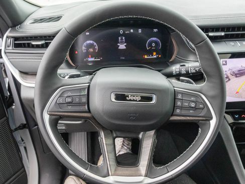 New 2027 Jeep Grand Cherokee Altitude AWD/4WD image 32