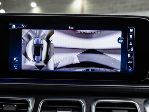 Used 2024 Mercedes-Benz GLS 450 4MATIC w/ AMG Line Exterior image 18