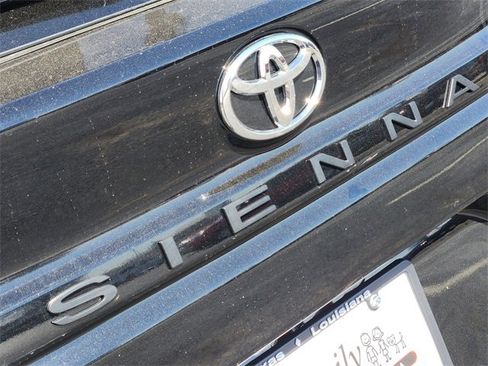 New 2026 Toyota Sienna LE image 8