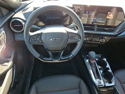 Used 2025 Chevrolet Trax RS w/ Driver Confidence Package image 11