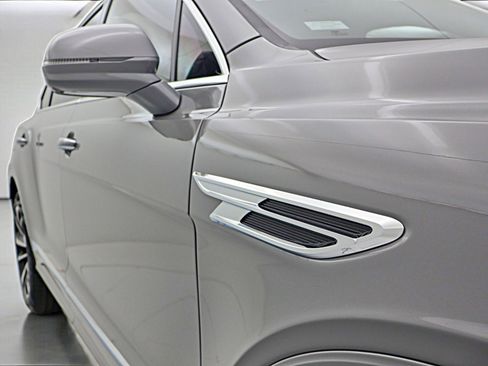 New 2025 Bentley Bentayga image 13
