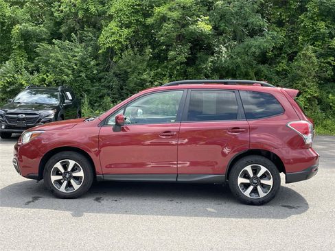 Used 2017 Subaru Forester 2.5i Premium w/ All-Weather Package AWD/4WD image 2