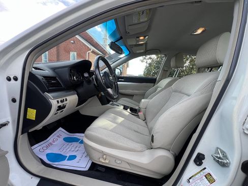 Used 2010 Subaru Legacy 2.5i Premium image 12