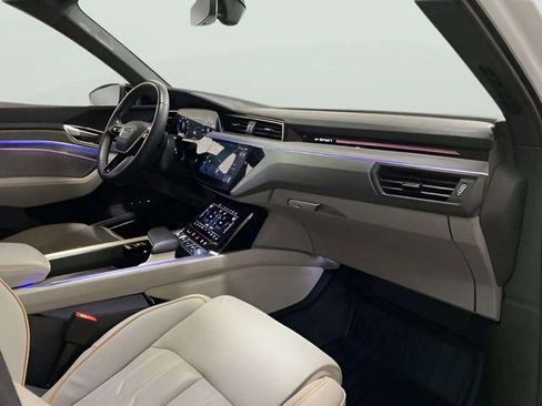 Used 2024 Audi Q8 e-tron Prestige w/ Prestige Package image 25