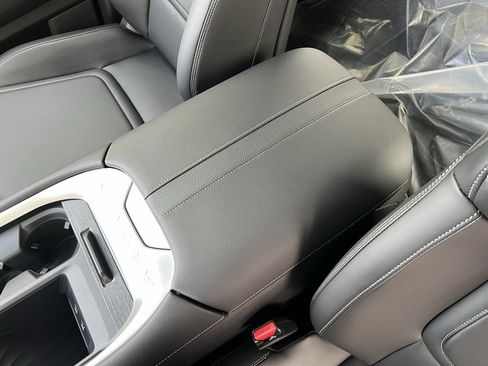 New 2026 Nissan Armada SV image 22