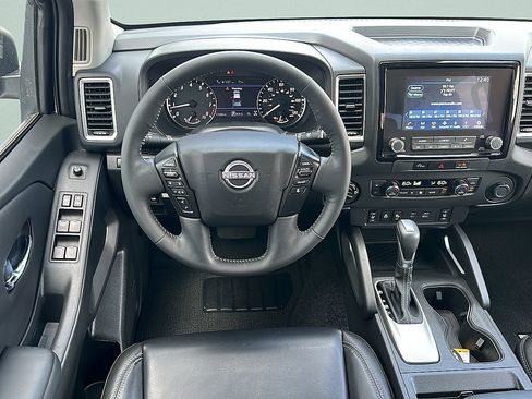 Used 2024 Nissan Frontier SL w/ Technology Package AWD/4WD image 10