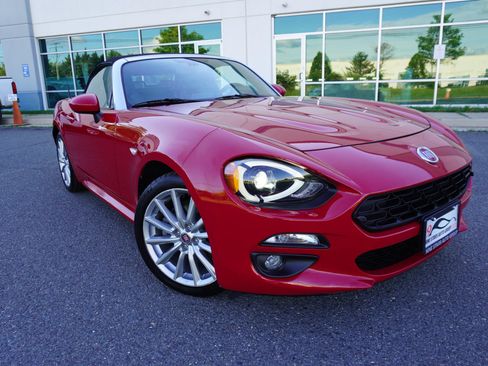 Used 2017 FIAT 124 Spider Lusso RWD image 1