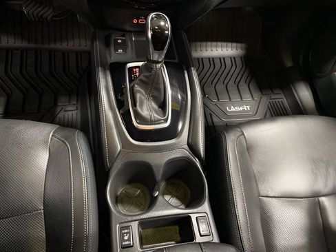Used 2019 Nissan Rogue SL AWD/4WD image 18