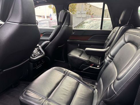 Used 2021 Lincoln Navigator L Reserve image 13