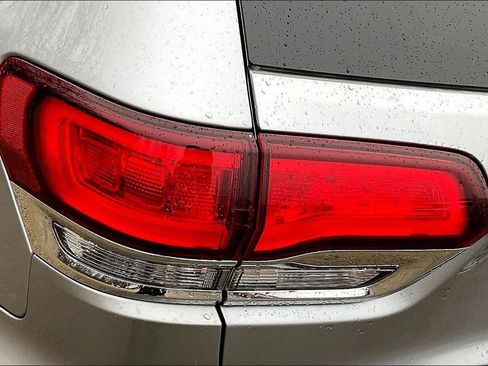 Used 2020 Jeep Grand Cherokee Limited image 23