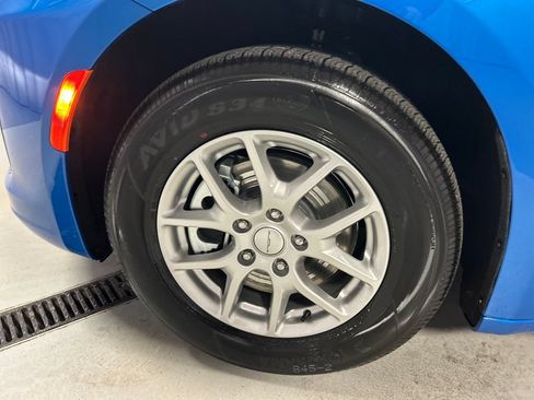 New 2027 Chrysler Pacifica Select FWD image 9