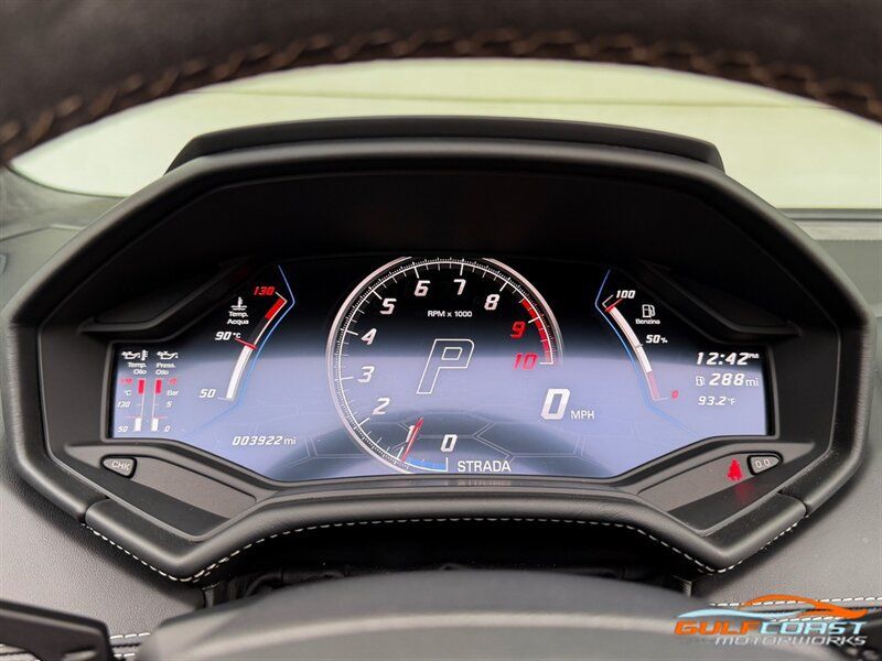 Used 2022 Lamborghini Huracan EVO RWD image 13