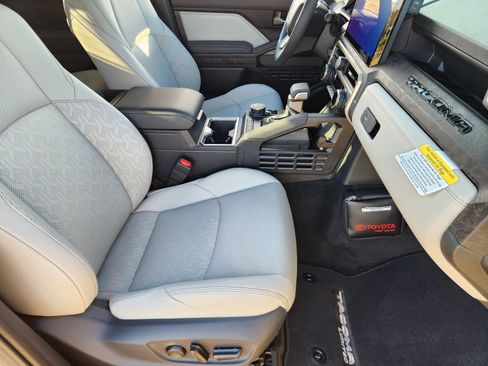 Used 2025 Toyota Tacoma Limited image 18