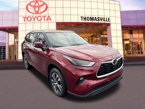 New 2026 Toyota Highlander XLE image 3