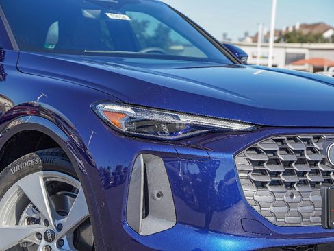 New 2025 Audi Q5 Prestige image 2