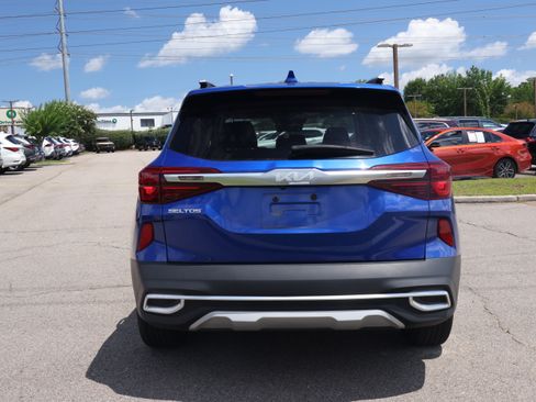Used 2023 Kia Seltos S w/ Navigation Package FWD image 3