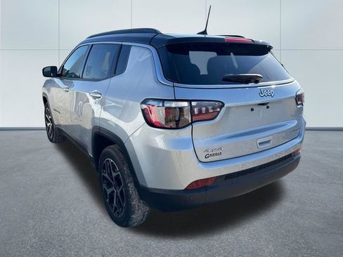 Used 2025 Jeep Compass Limited AWD/4WD image 4