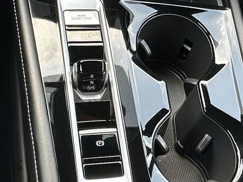 Used 2024 Volkswagen Atlas Cross Sport SE AWD/4WD image 19