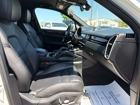 Used 2020 Porsche Cayenne AWD/4WD image 10